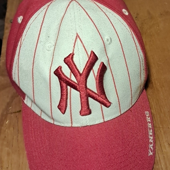 New York Yankees hat - Picture 1 of 2